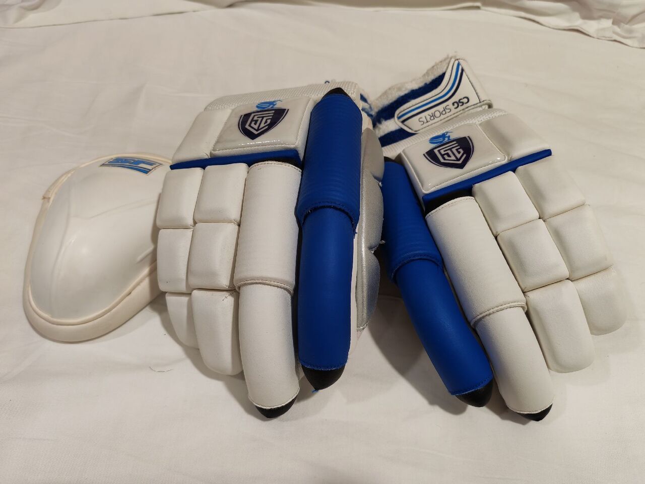 Al Rawabi, Sporting Goods, SAR 150,  Cricket Helmet, Gloves And Guard.