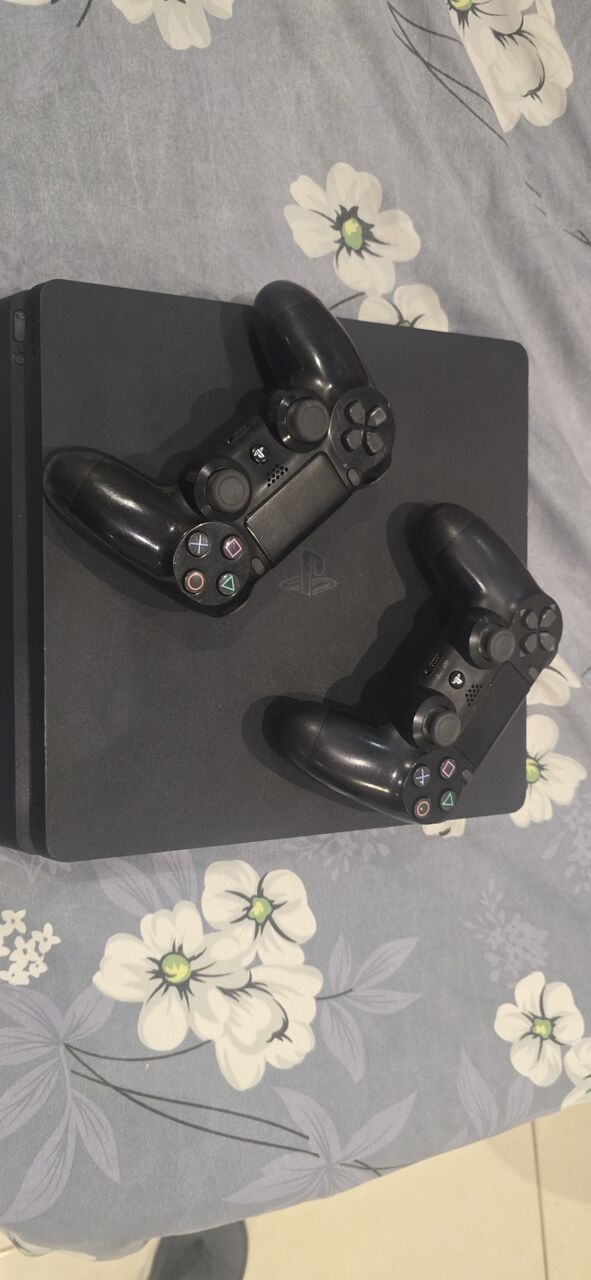 Riyadh, Video Games, SAR 1000,  PS4 1 TB With 30+ Games
