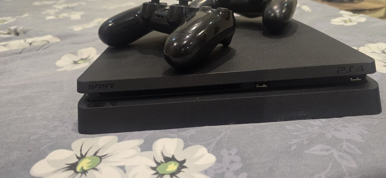 Riyadh, Video Games, SAR 1000,  PS4 1 TB With 30+ Games
