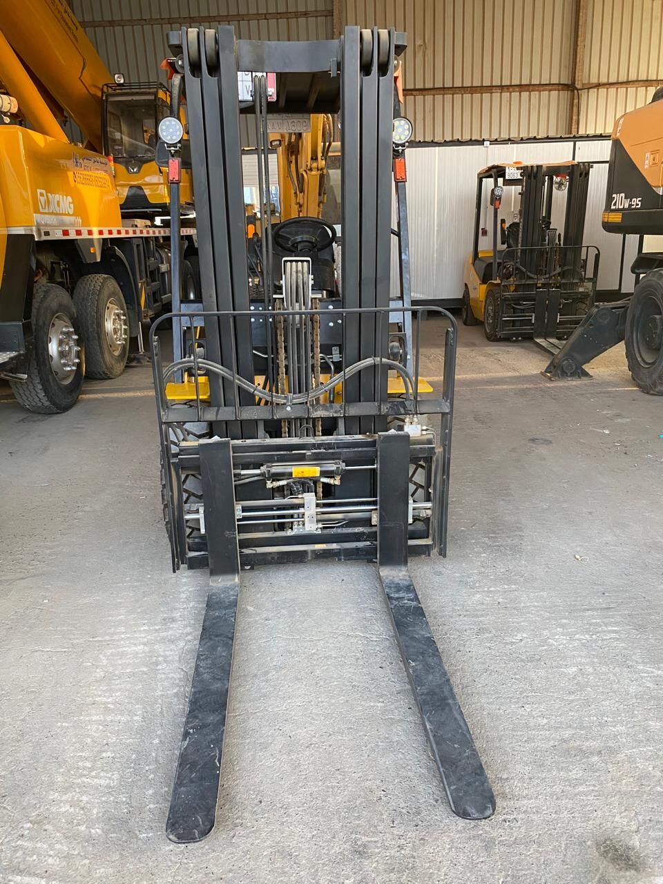 Yanbu, Heavy Equipment, SAR 1,  Forklift For Sale Brand New 2026