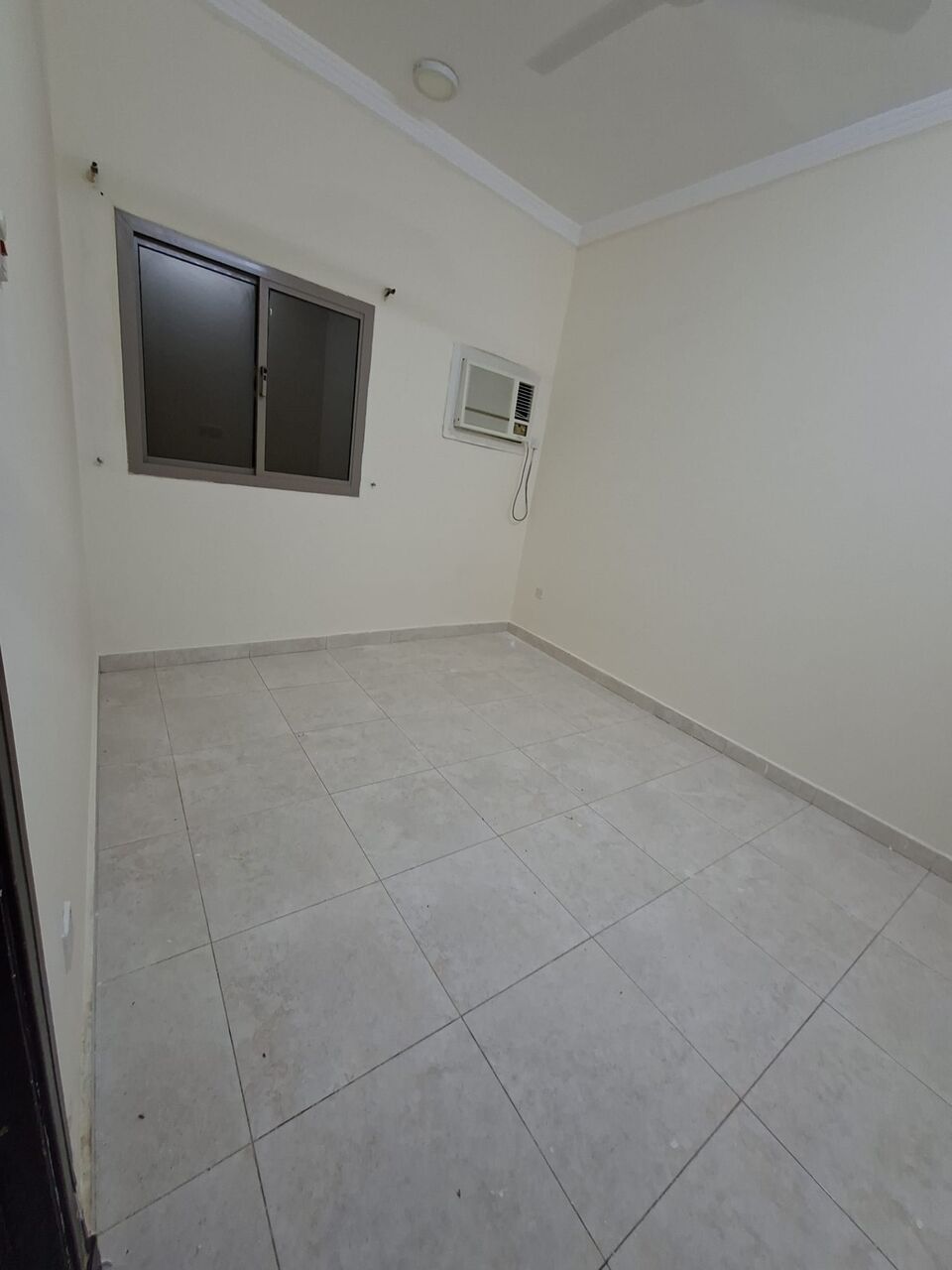Manama, Apartments, Flats, Houses & Villas, BHD 200/year,  2 BR,  Apartment For Rent In Qudaibya Semi Furnished With Electricity