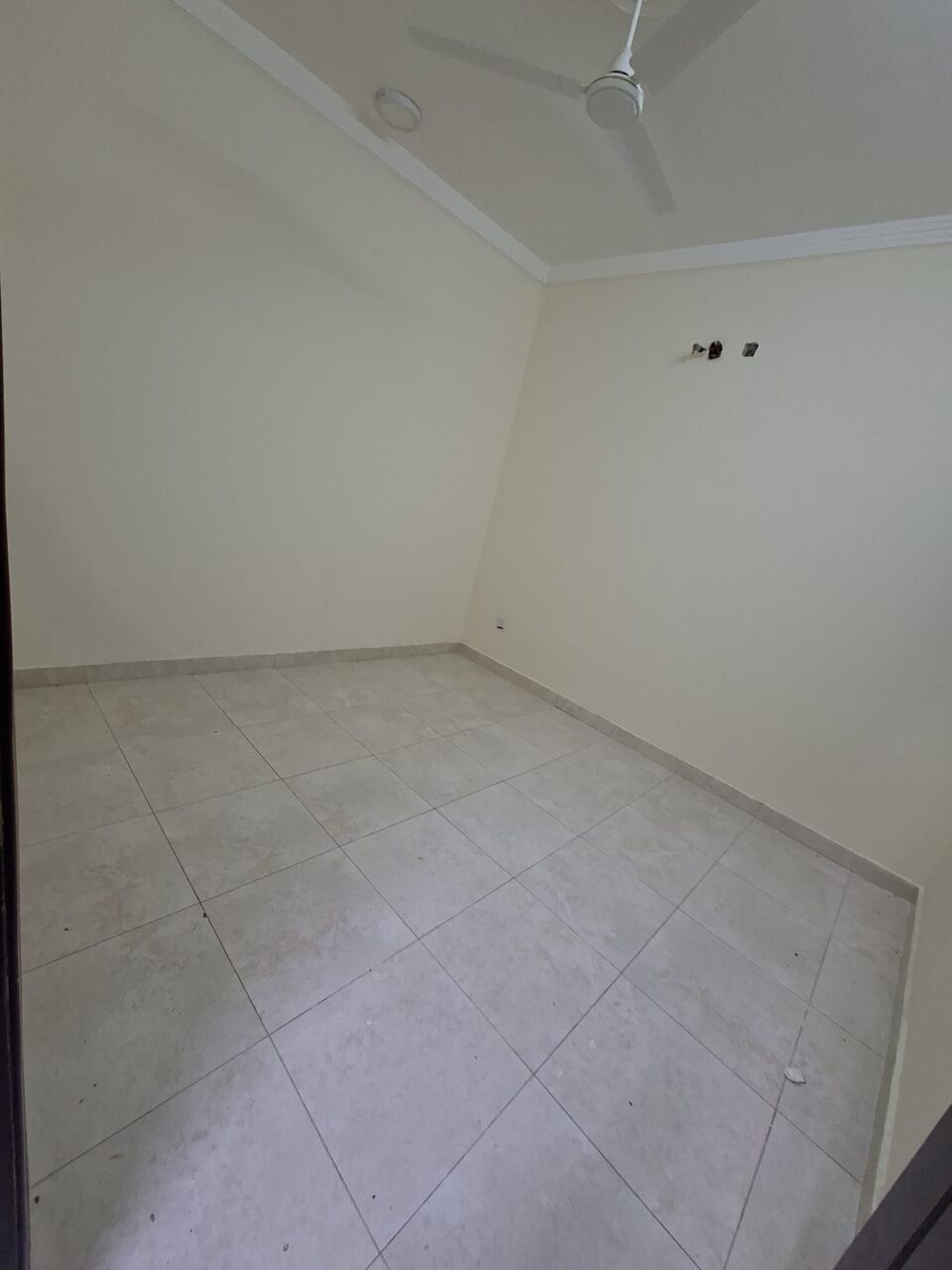 Manama, Apartments, Flats, Houses & Villas, BHD 200/year,  2 BR,  Apartment For Rent In Qudaibya Semi Furnished With Electricity