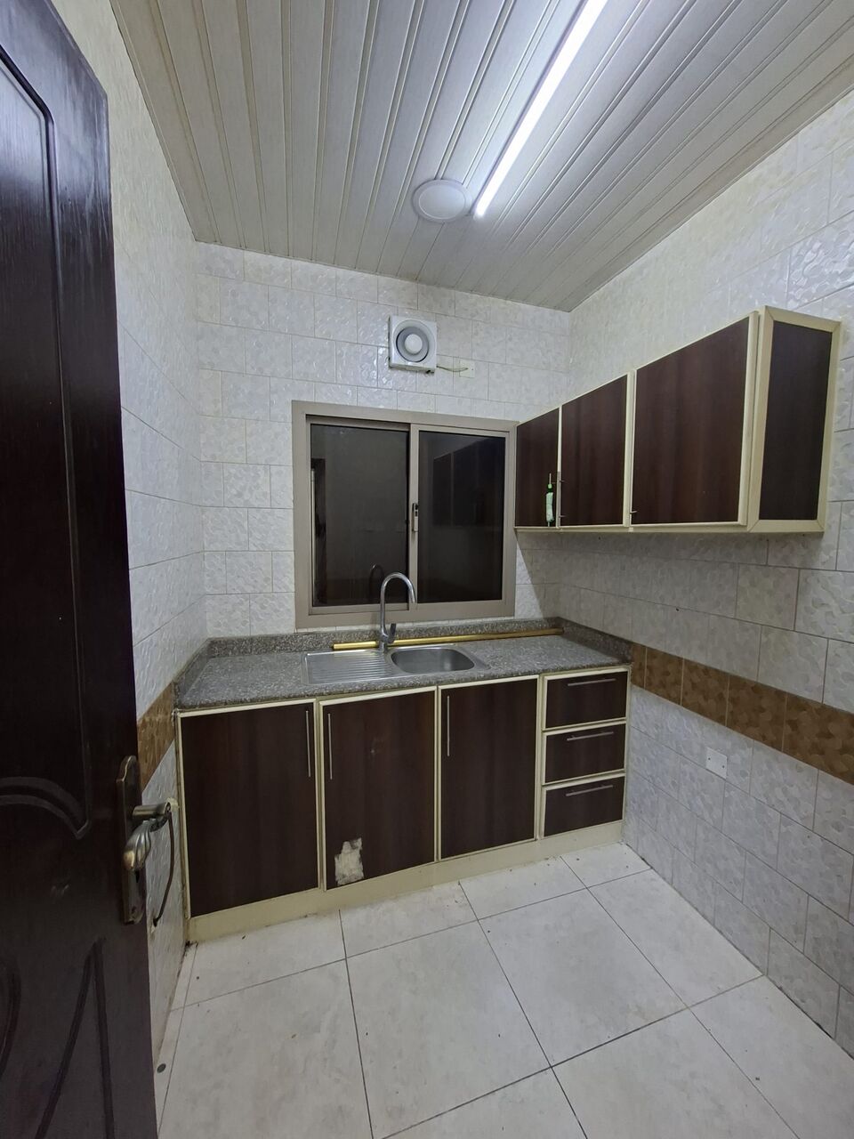 Manama, Apartments, Flats, Houses & Villas, BHD 200/year,  2 BR,  Apartment For Rent In Qudaibya Semi Furnished With Electricity