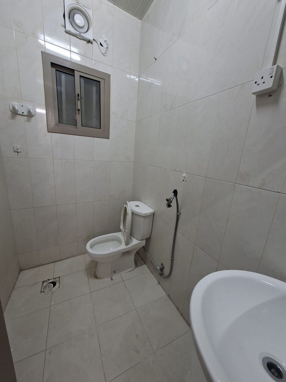 Manama, Apartments, Flats, Houses & Villas, BHD 200/year,  2 BR,  Apartment For Rent In Qudaibya Semi Furnished With Electricity