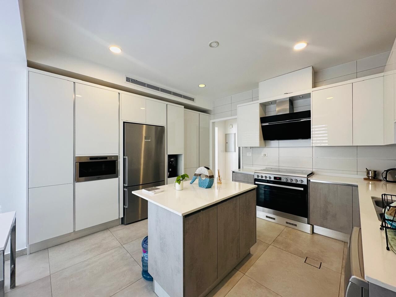 Abdoun, Apartments, Flats, Houses & Villas, JOD 24000/year,  Furnished,  3 BR,  210 Sq. Meter,  Furnished Apartment For Rent