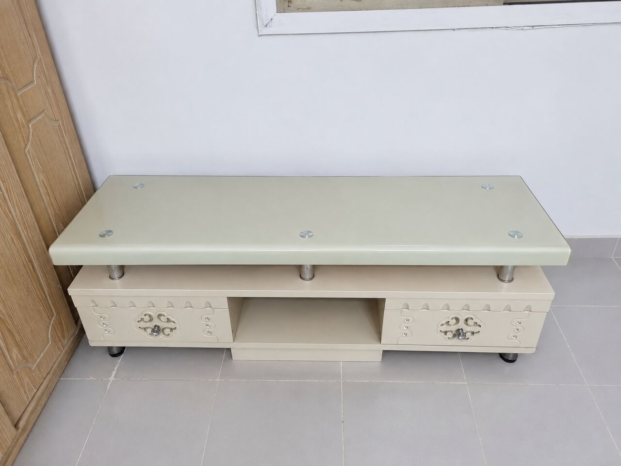 Hara, Furniture, SAR 200,  URGENT SALE TODAY &ndash; TV Stand & 6-Seater Dining Table &ndash; Hara