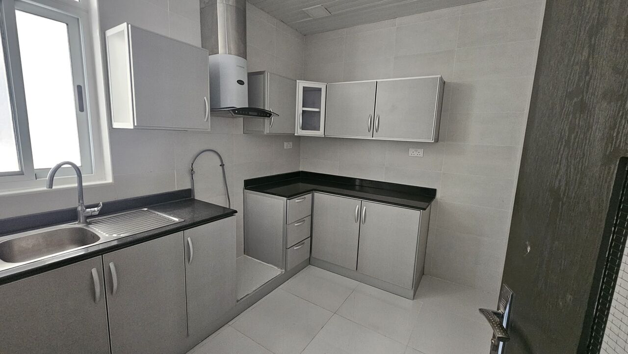 Manama, Apartments, Flats, Houses & Villas, BHD 240/month,  2 BR,  170 Sq. Meter,  Modern 2BHK|Balcony|Elevator|central And Spilt Ac