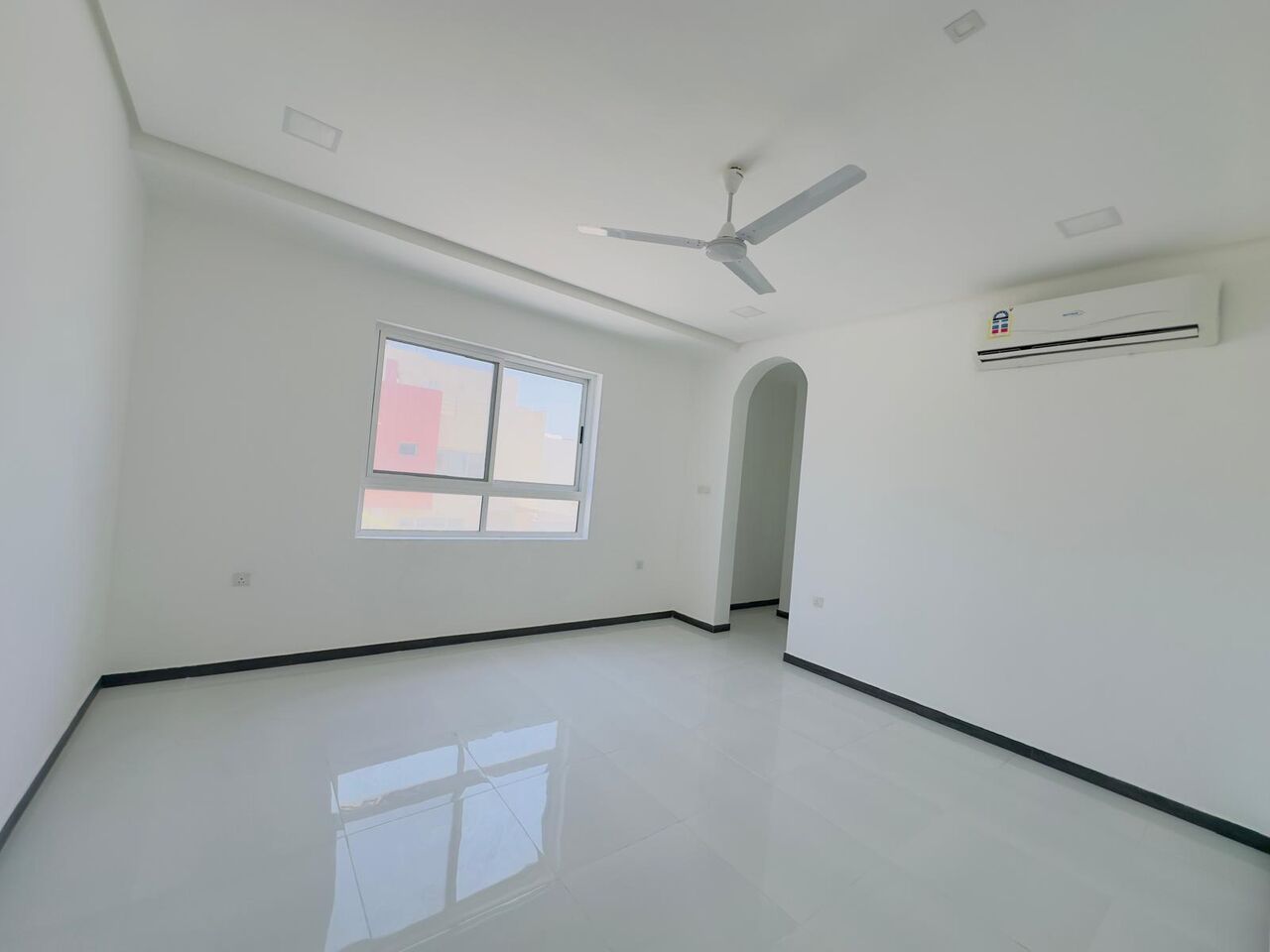 Manama, Apartments, Flats, Houses & Villas, BHD 240/month,  2 BR,  170 Sq. Meter,  Modern 2BHK|Balcony|Elevator|central And Spilt Ac