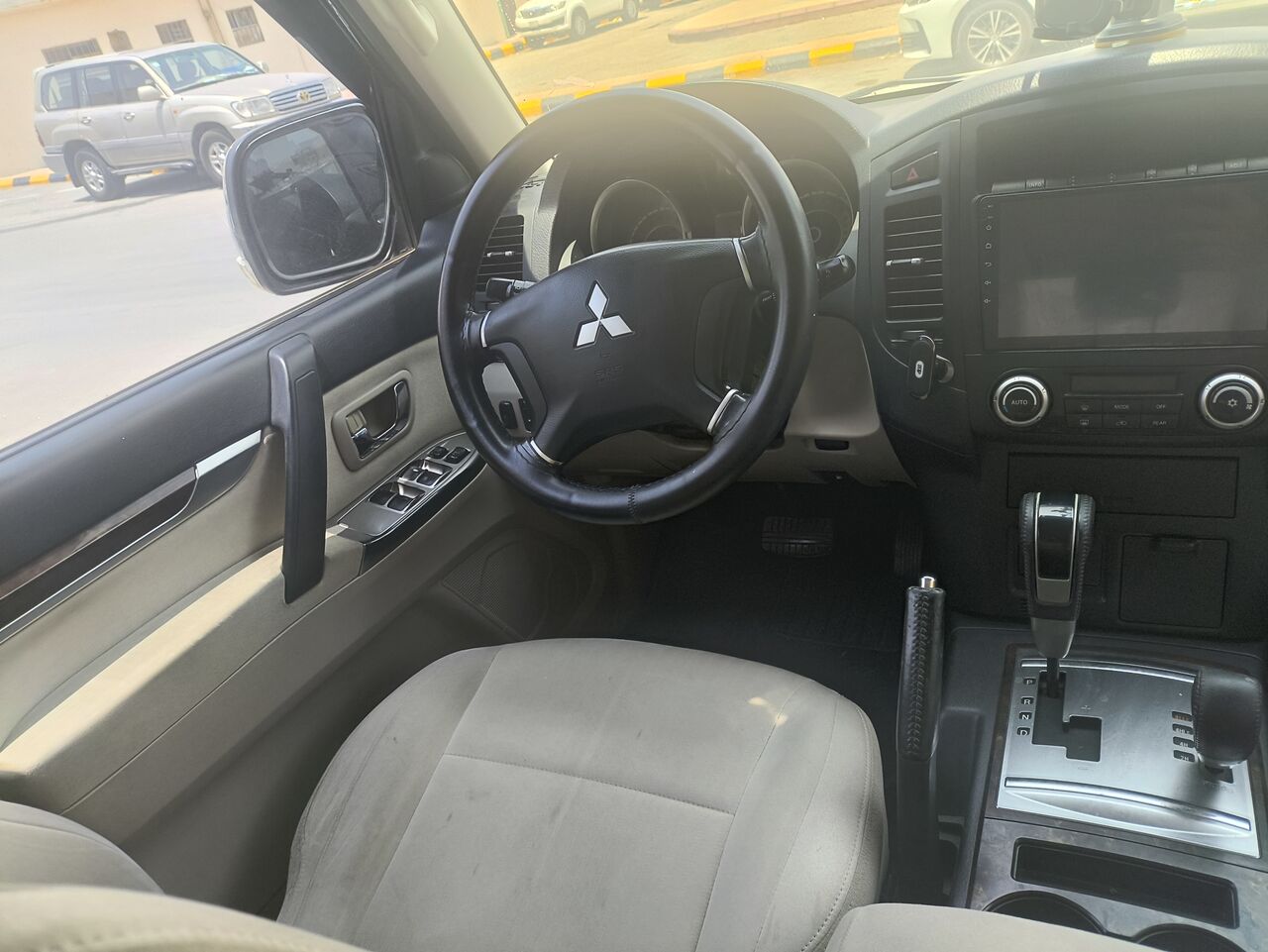 Riyadh, Vehicles, Cars & Trucks , SAR 27000,  Mitsubishi Pajero,  2012,  Automatic,  290360 KM,  Full Options 3.5L