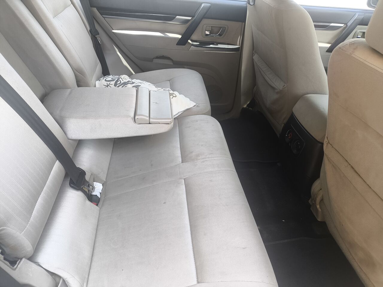 Riyadh, Vehicles, Cars & Trucks , SAR 27000,  Mitsubishi Pajero,  2012,  Automatic,  290360 KM,  Full Options 3.5L