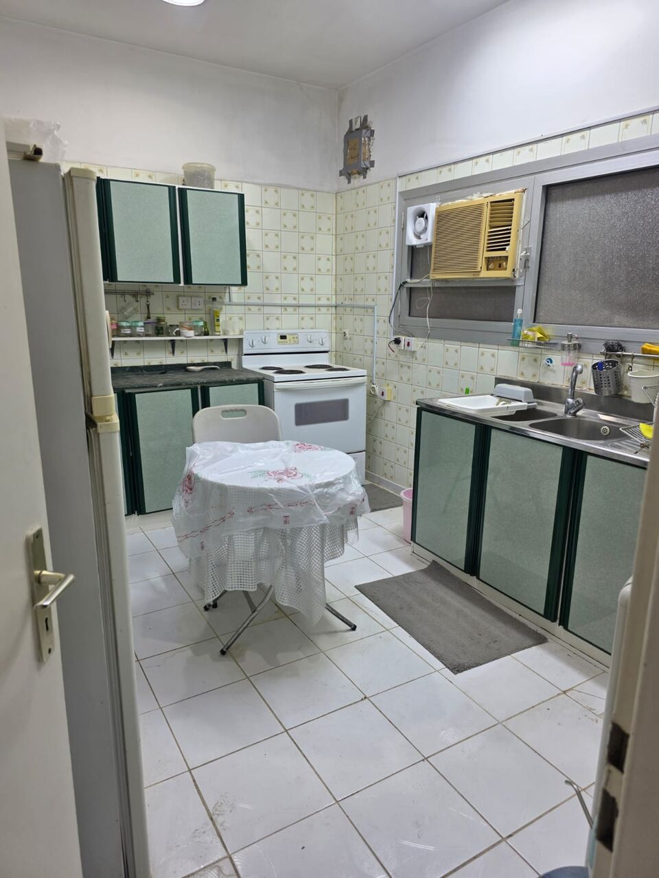 Jeddah, Rooms for Rent, SAR 1500/month,  Furnished,  ROOM FOR RENT &ndash; Single Executive Bachelor