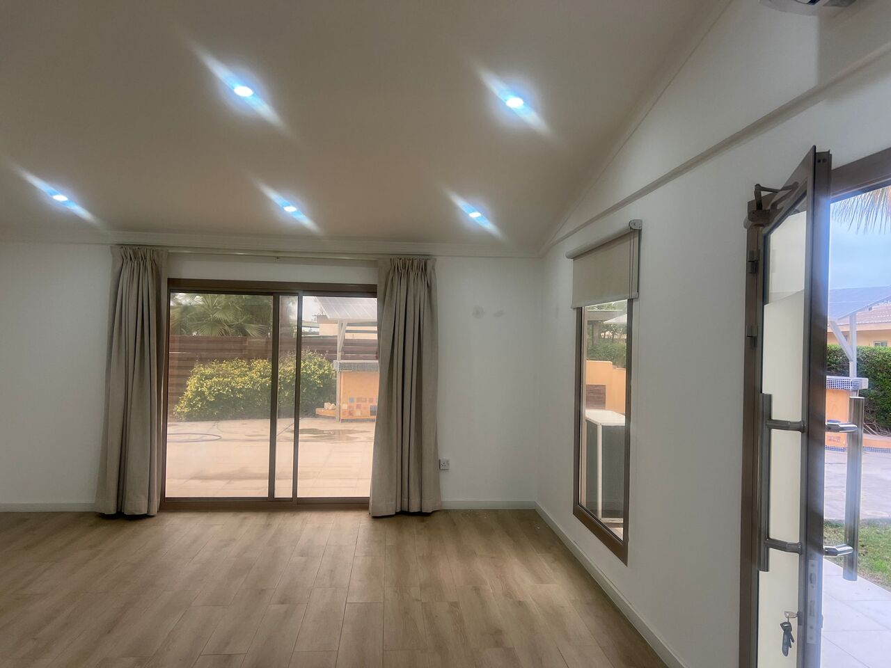 Hamala, Villas, BHD 880,  Furnished,  RENOVATED BEACHFRONT VILLA | PRIVATE GARDEN | BEACH ACCESS | BOATING FACILITY