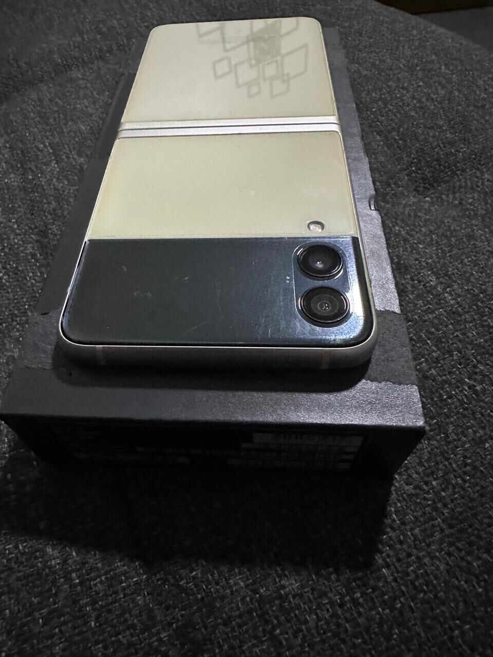 Riyadh, Mobile Phones, SAR 1300,  Galaxy Z Flip3 5G Mobile For Sale