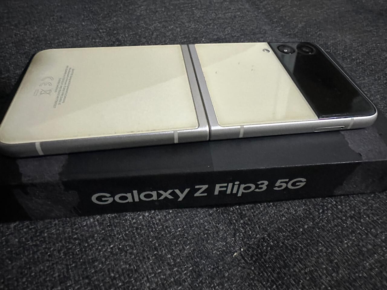 Riyadh, Mobile Phones, SAR 1300,  Galaxy Z Flip3 5G Mobile For Sale