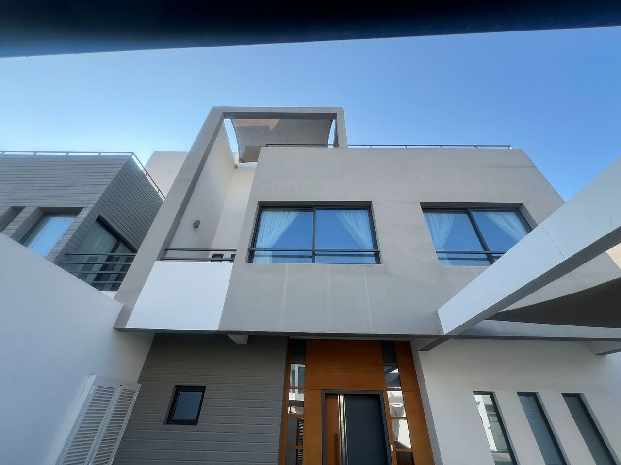 Saar, Villas, BHD 600,  MODERN 3-BEDROOM SEMI-FURNISHED VILLA FOR RENT IN SAAR