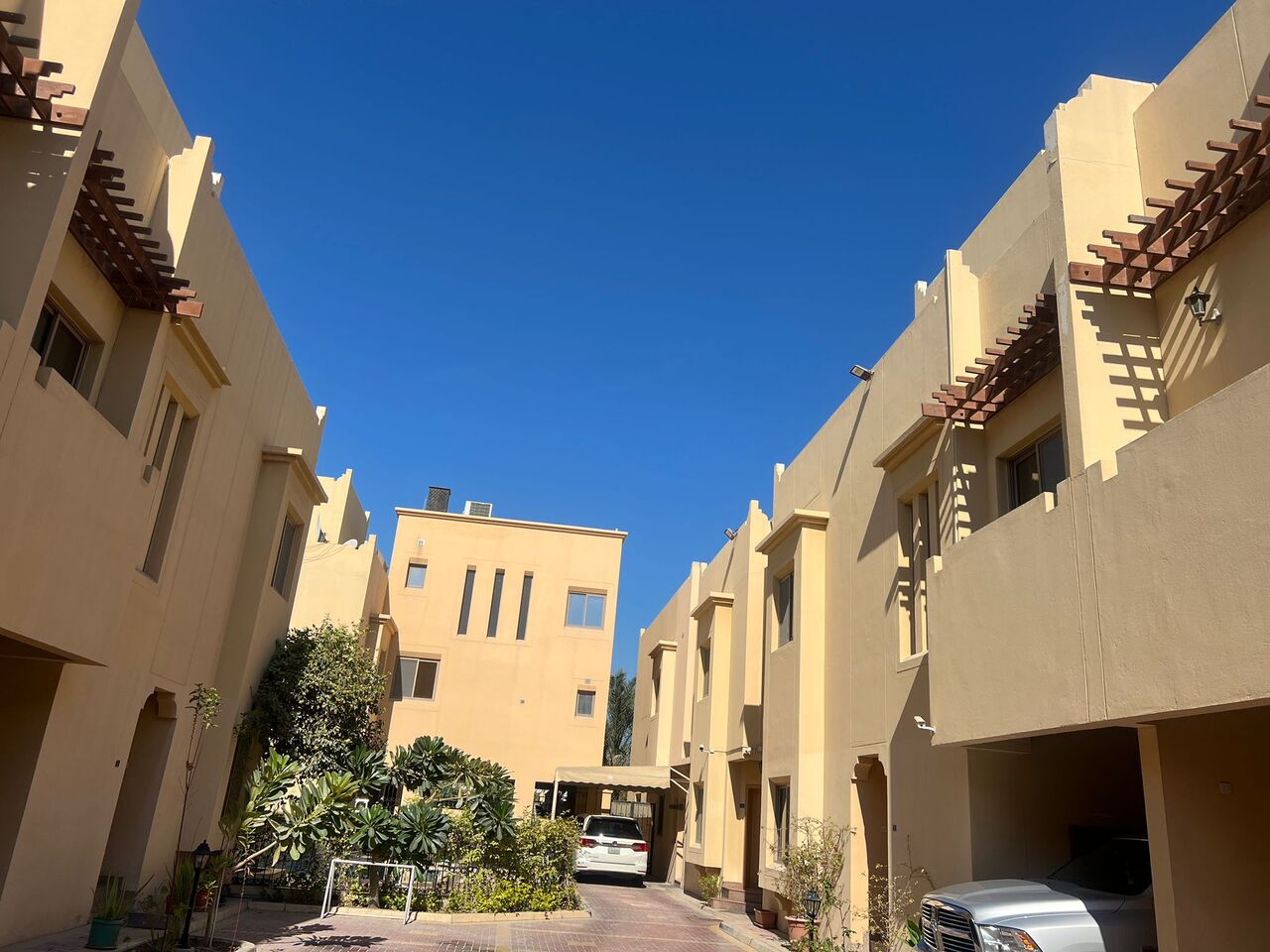 Juffair, Villas, BHD 914,  Furnished,  FULLY FURNISHED 3-BEDROOM COMPOUND VILLA FOR RENT IN JUFFAIR