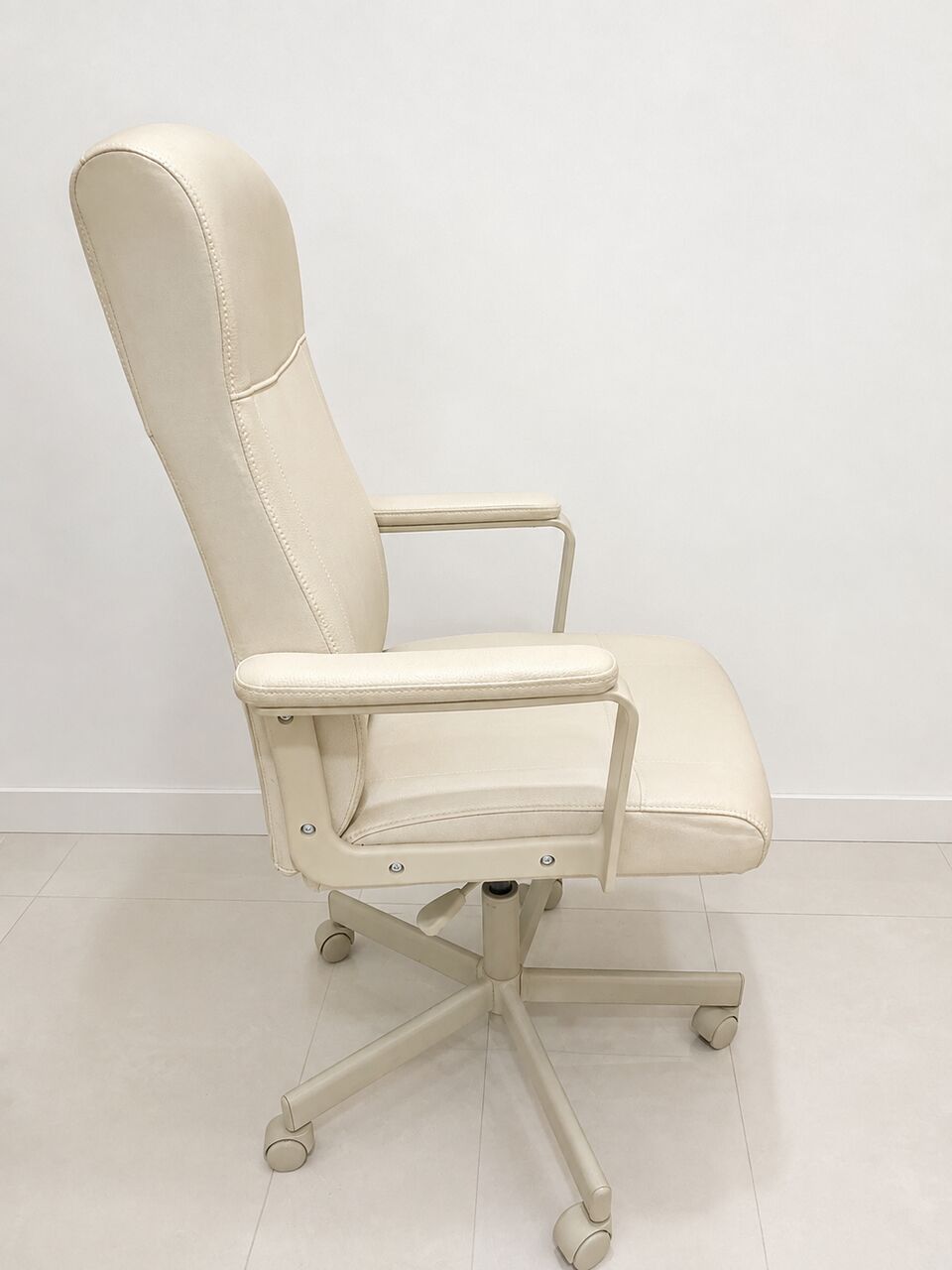 Dammam, Furniture, SAR 800,  Ikea Computer Table And Ikea Office Chair In New Condition