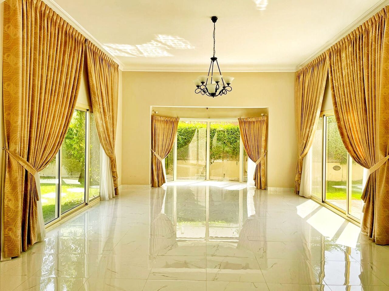 Manama, Villas, BHD 1900,  PREMIUM 4-BEDROOM VILLA FOR RENT | BETWEEN HAMALA & JASRA