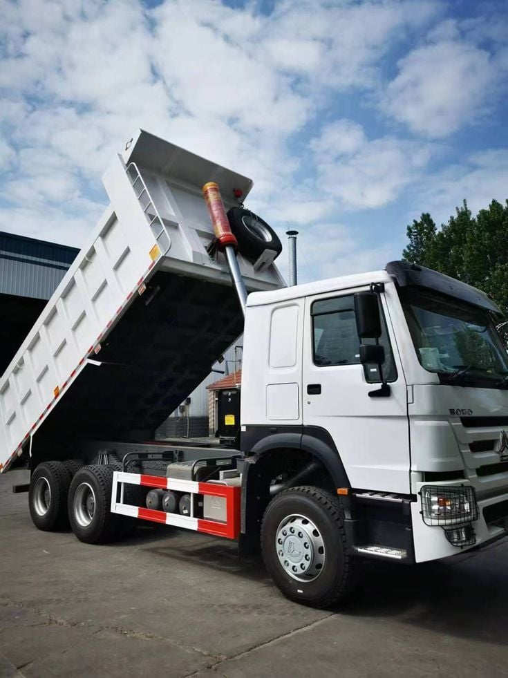 Cape Town, Construction, 10m³ TIPPER TRUCK FOR HIRE WITH OPERATOR