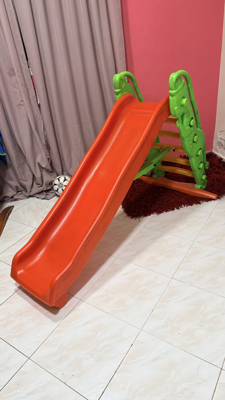 Riyadh, Furniture, SAR 400,  6 Seater Wooden Dining Table With 4 Chairs, Kids Slide, Vaccum Cleaner
