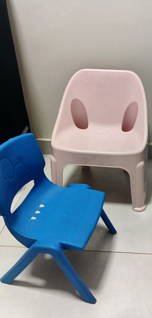 Dammam, Household Items, SAR 50,  Household Items (Water Bottle, Drinking Water Pump, Laptop Table & 02 Baby Chairs) For Sal