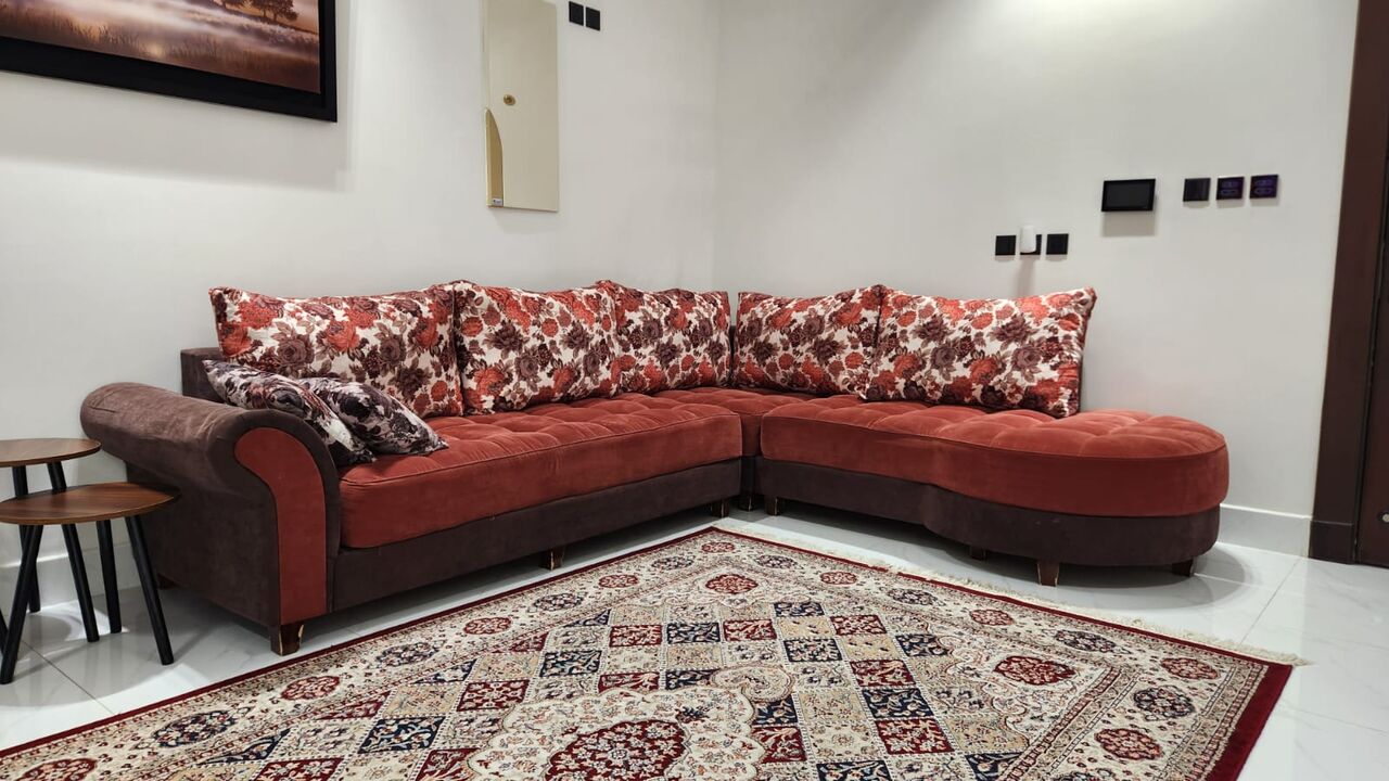 Dhahran, Furniture, SAR 600,  7-Seater Corner Sofa In Good Condition