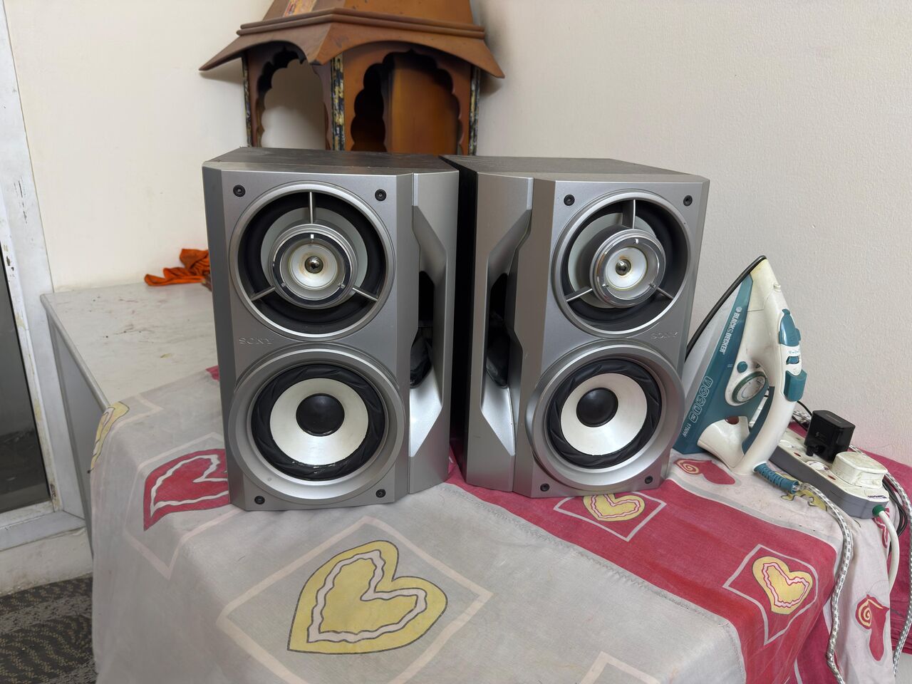 Manama, Electronics, BHD 25,  Sony 8 Ohm Good Condition 3 Way Speaker System