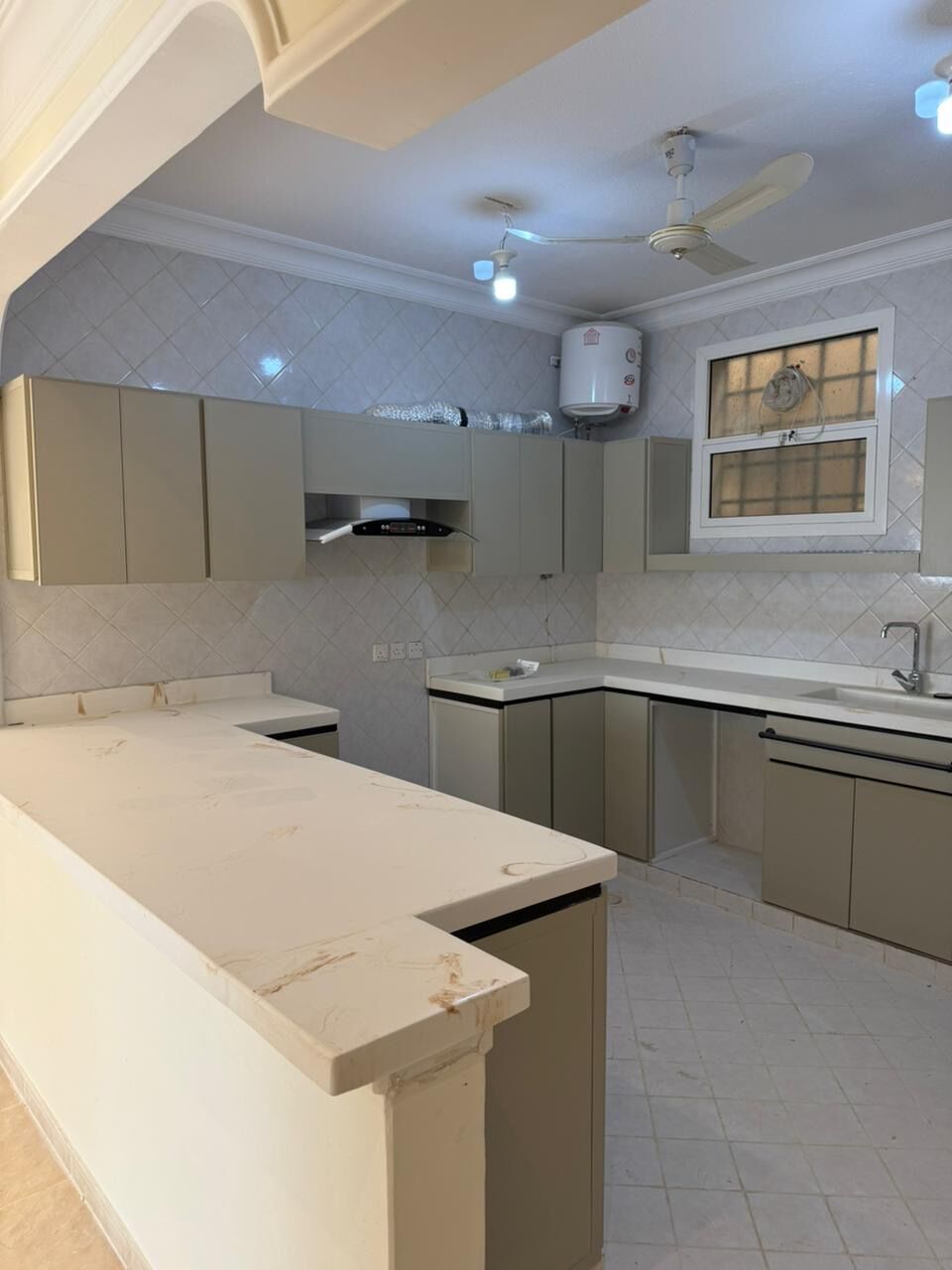 Riyadh, Apartments, Flats, Houses & Villas, SAR 60000/year,  5 BR,  Apartment Consisting Of 3 Bedrooms, A Living Room, A Kitchen, A Dining Room, A Large Sitt