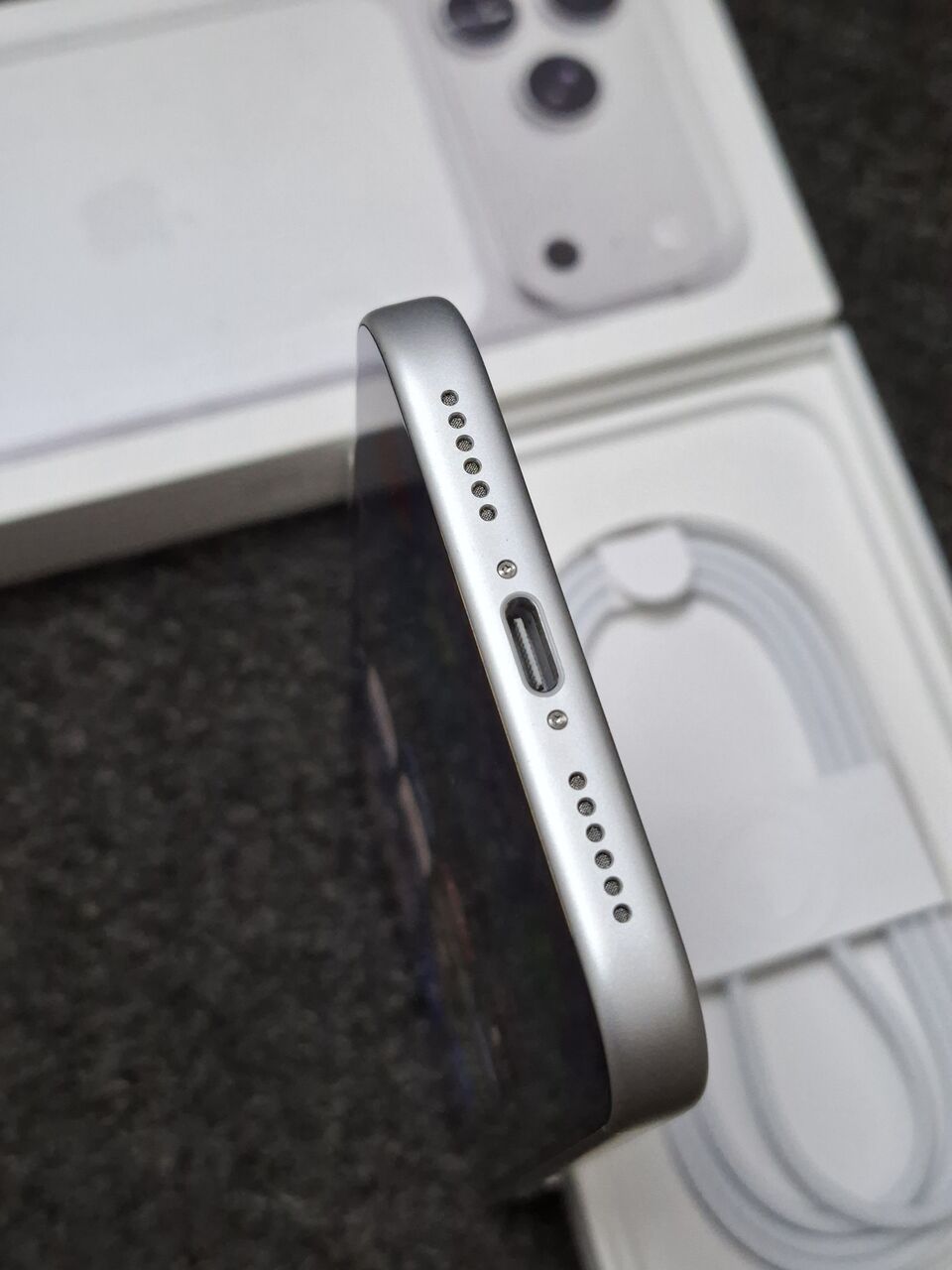 Al Rahmaniyah, Mobile Phones, SAR 4550,  IPhone 17 Pro Max 256gb Silver New Few Days Used Only