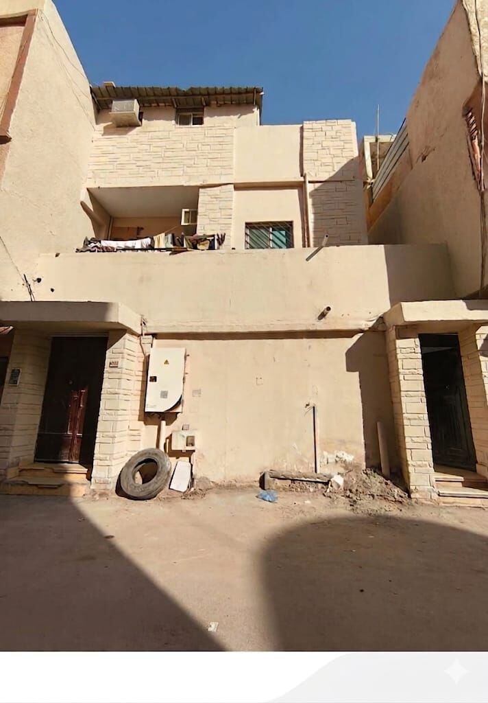 Riyadh, Apartments, Flats, Houses & Villas, SAR 65000/year,  6 BR,  3Floors Bachelors Building Available 10Rooms  In Manfooha