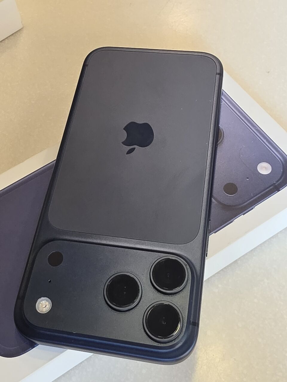 Dammam, Mobile Phones, SAR 4300,  IPhone 17 Pro Max