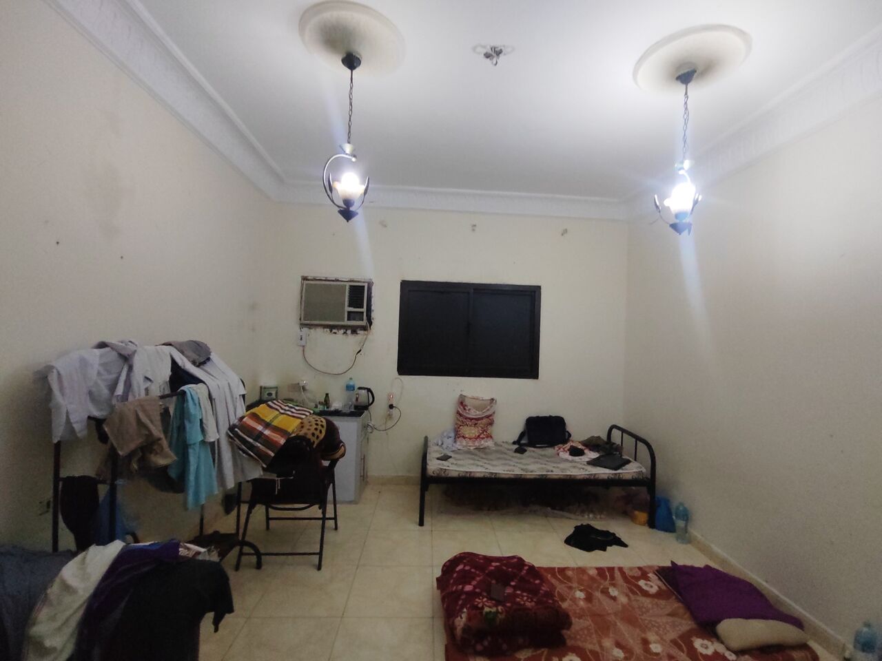 Jeddah, Bedspace For Rent, SAR 250/month,  Bad Spaces Available For Person.  Near By Roundabout Tarikh Hera Streets.