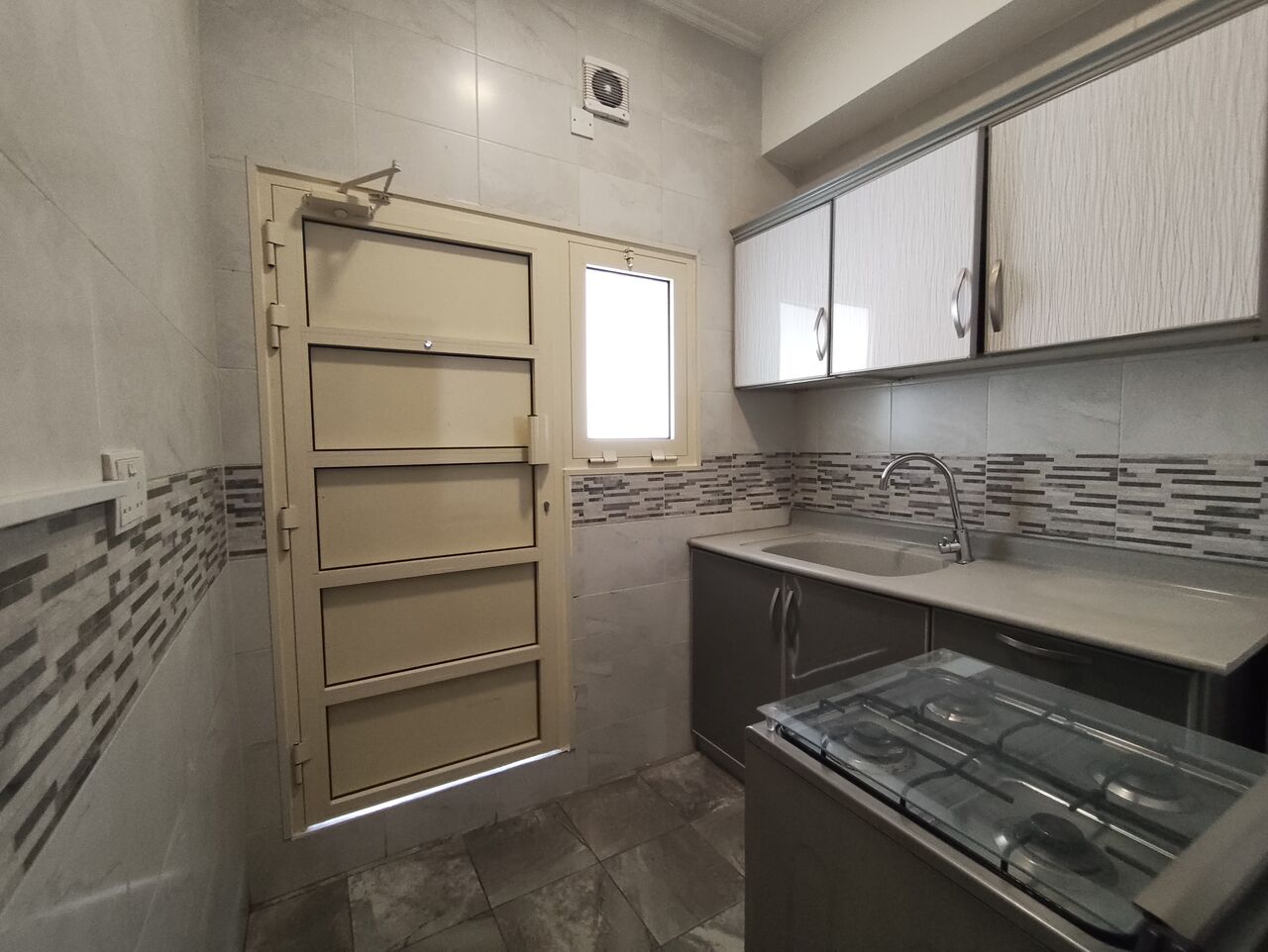 Tubli, Apartments, Flats, Houses & Villas, BHD 160/year,  1 BR,  Tubli:- Rooftop Furnished Studio Flat On Rent With Ewa..