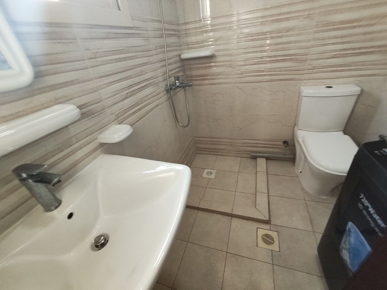 Tubli, Apartments, Flats, Houses & Villas, BHD 160/year,  1 BR,  Tubli:- Rooftop Furnished Studio Flat On Rent With Ewa..