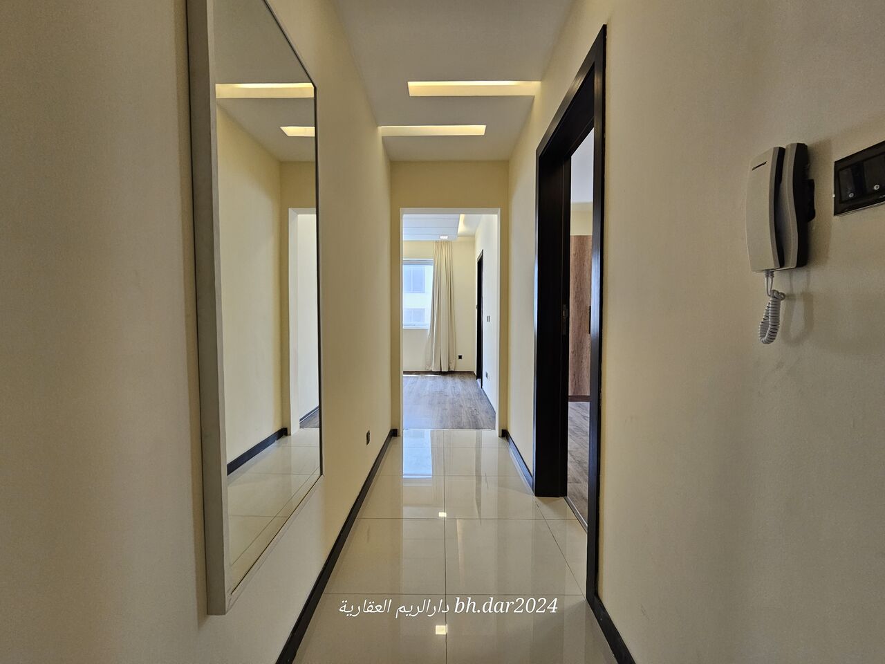 Hidd, Apartments, Flats, Houses & Villas, BHD 240/year,  1 BR,  Al Hidd City/High-end Apartment For Rent Semi-furnished Electrician