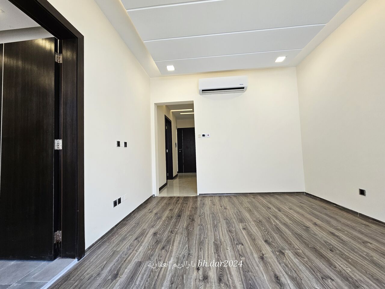 Hidd, Apartments, Flats, Houses & Villas, BHD 240/year,  1 BR,  Al Hidd City/High-end Apartment For Rent Semi-furnished Electrician