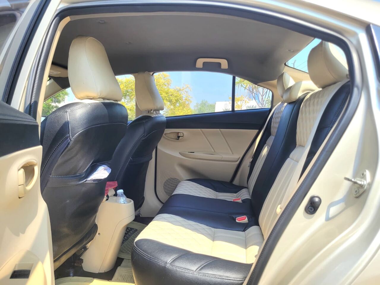 Manama, Vehicles, Cars & Trucks , BHD 2600,  Toyota Yaris,  2015,  Automatic,  220000 KM,  FULL AGENCY SERVICED CAR FOR SALE