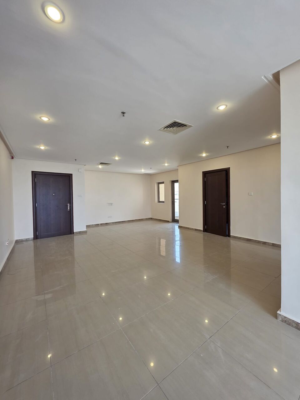 Salmiya, Apartments, Flats, Houses & Villas, KWD 600/month,  3 BR,  For Rent In Salmiya: Three-bedroom Apartment.