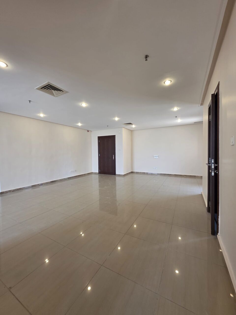 Salmiya, Apartments, Flats, Houses & Villas, KWD 600/month,  3 BR,  For Rent In Salmiya: Three-bedroom Apartment.