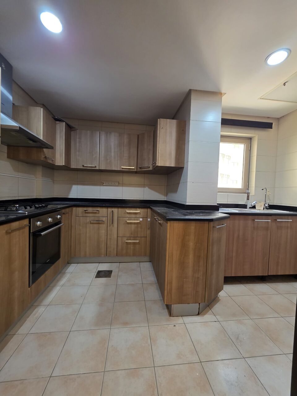 Salmiya, Apartments, Flats, Houses & Villas, KWD 600/month,  3 BR,  For Rent In Salmiya: Three-bedroom Apartment.