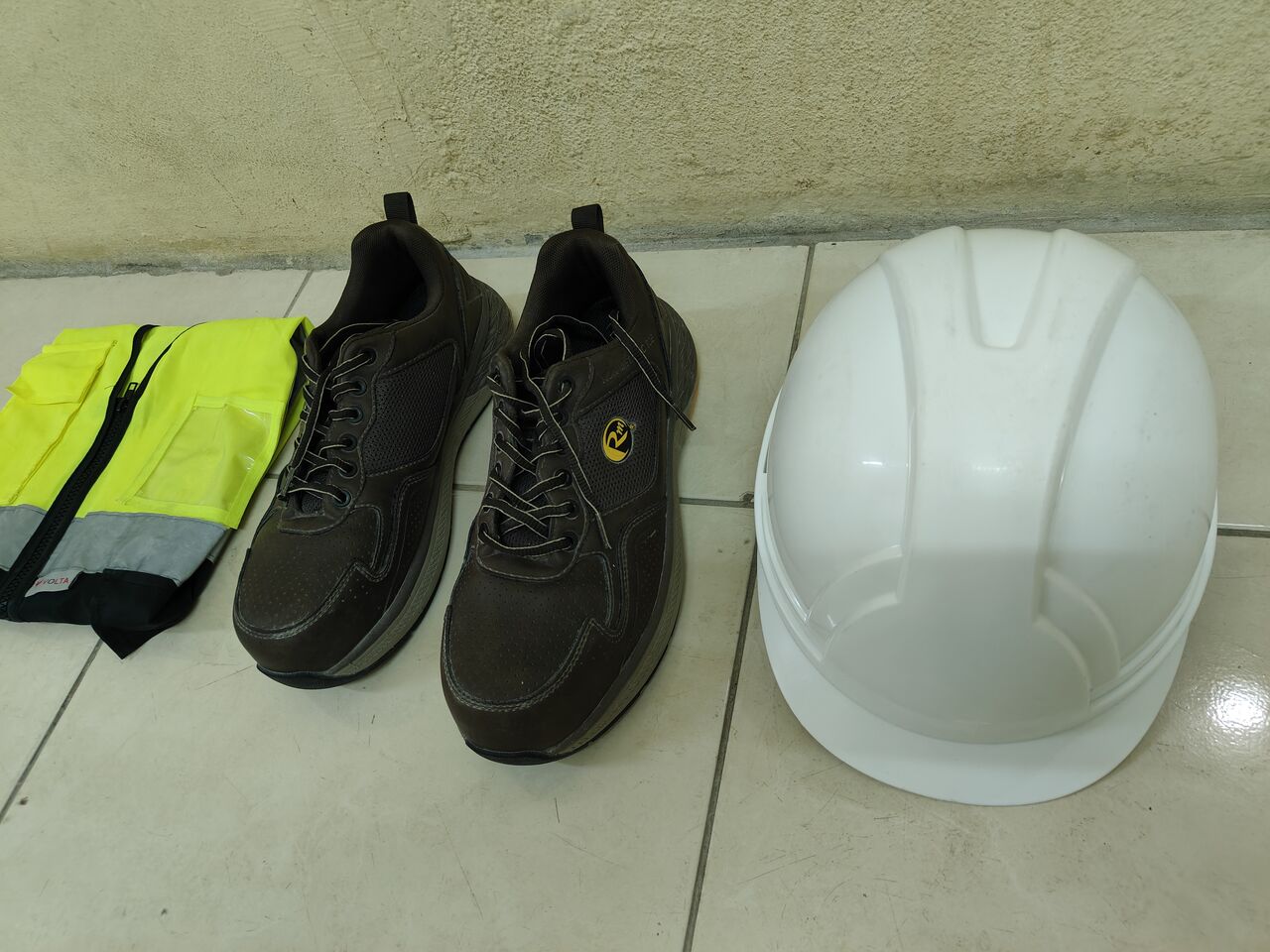 Dammam, Clothing & Accessories, SAR 130,  Safety Shoe, Helmet, & Safety Vast