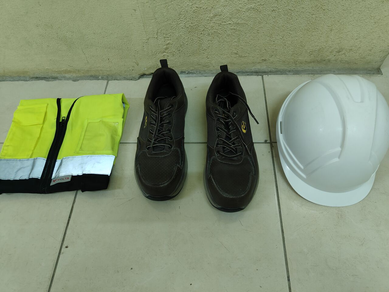 Dammam, Clothing & Accessories, SAR 130,  Safety Shoe, Helmet, & Safety Vast
