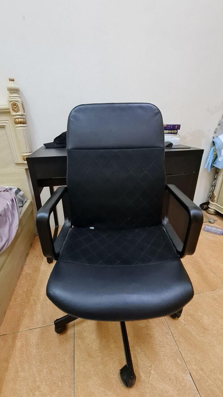 Manama, Furniture, BHD 30,  Office Table , Study  Table,  And Other Item In Excellent Condition