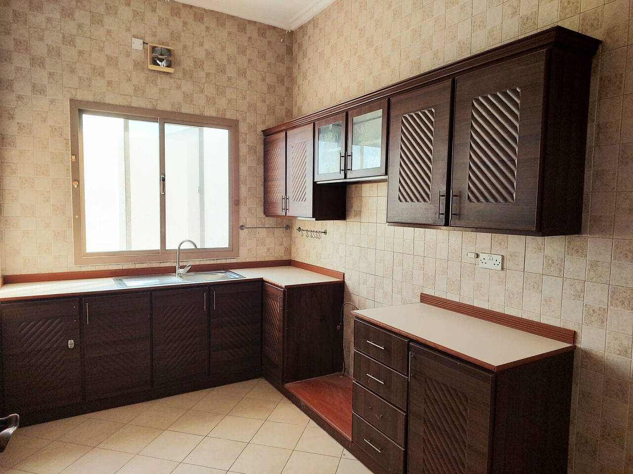 Jidhafs, Apartments, Flats, Houses & Villas, BHD 180/year,  Furnished,  2 BR,  RENT