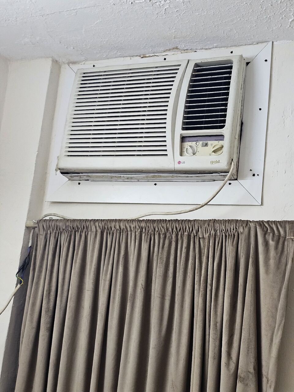 Manama, Household Items, BHD 220,  Fridge, AC, Cupboard, Bed And Mattress, Dressing Table