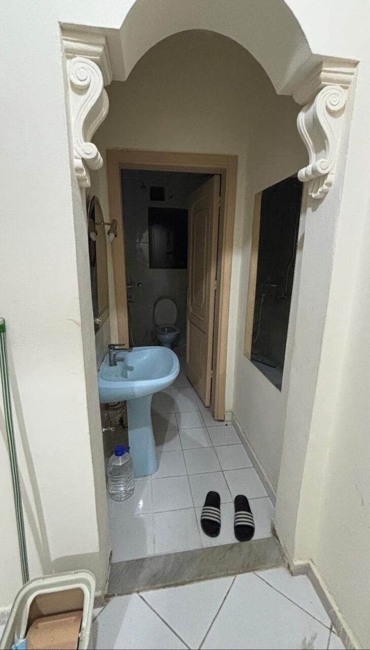 Jeddah, Apartments, Flats, Houses & Villas, SAR 1500/month,  3 BR,  Ground Floor House 3 Bed 2 Bath 1 Kitchen 1 Small Store In Al Nuzha, Jeddah
