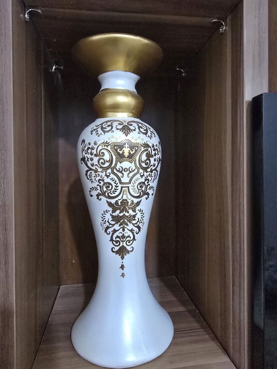 Al Aziziyah, Furniture, SAR 60,  Description:Selling A Matching Set Of 2 Genuine Vintage IKEA White Ceramic Bud Vases With