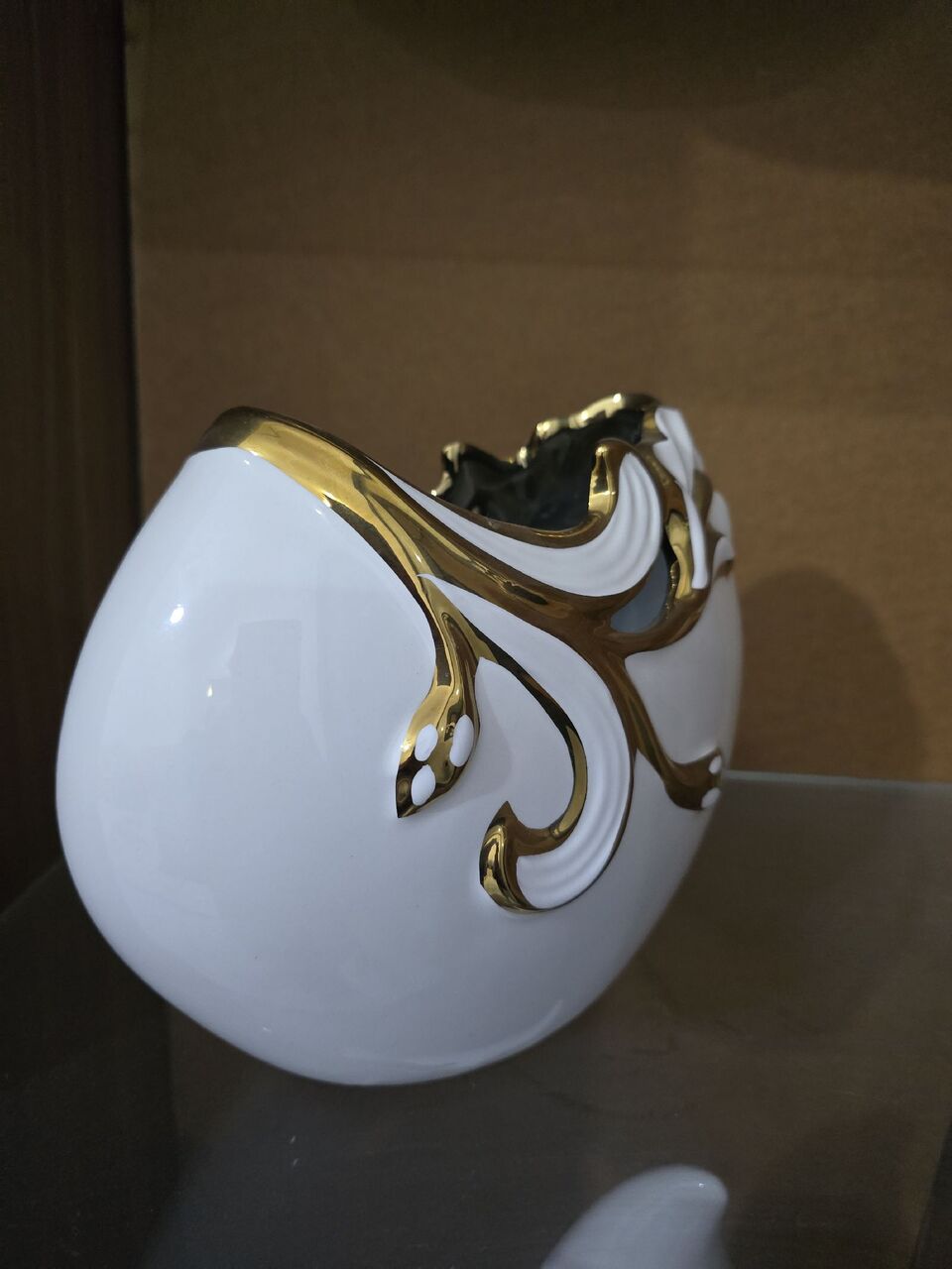 Al Aziziyah, Furniture, SAR 80,  3-Piece  White & Gold Ceramic Decor Set للبيع مستعجل بداعي السفر: طقم تحف د