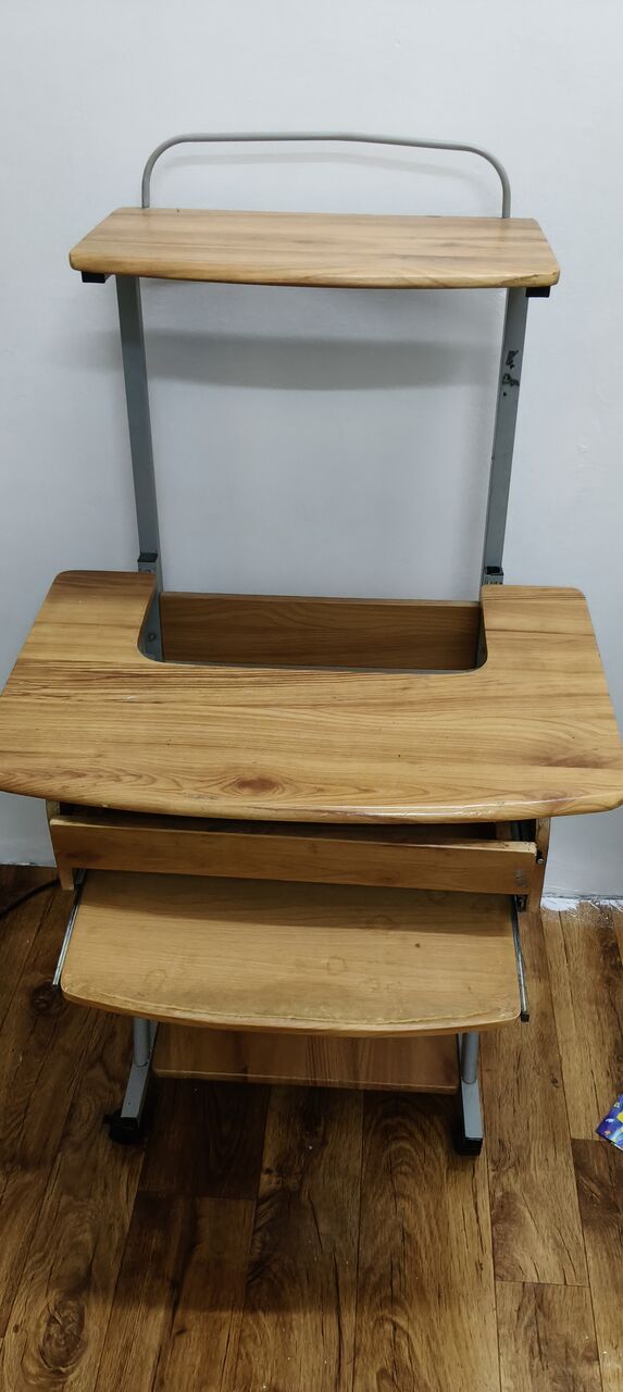Dammam, Household Items, SAR 505050,  2 Pcs Plastic Chair And 1 Pc Rolling Chair And Computer Table