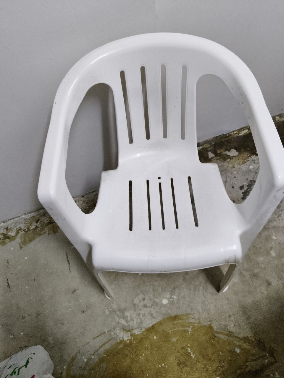 Dammam, Household Items, SAR 505050,  2 Pcs Plastic Chair And 1 Pc Rolling Chair And Computer Table